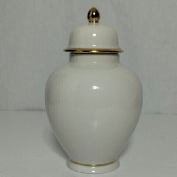 Elegant White Ceramic Ginger Jar w/‎ 24K Gold Trim & Swan Medallion Decorative - Picture 3 of 10